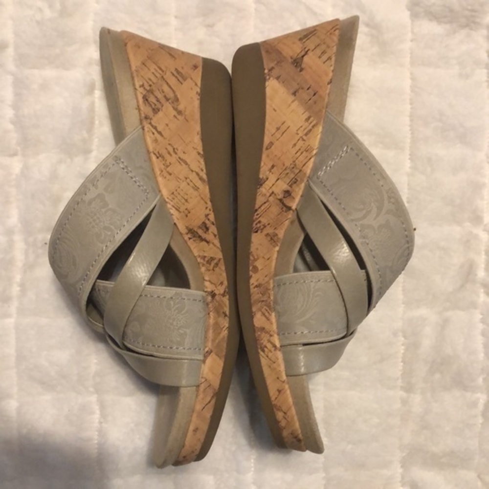 Wear Ever by Bare Traps “Goldy” Wedge Sandals Q5 - Picture 4 of 8